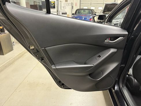 Used 2014 MAZDA MAZDA3 i Touring image 11