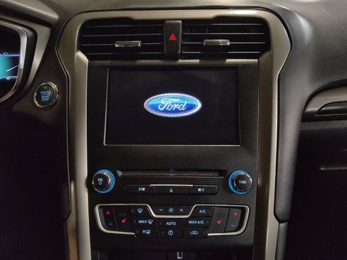 Used 2017 Ford Fusion SE w/ Equipment Group 201A image 25