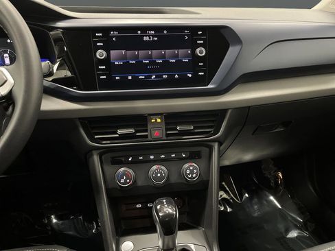 Used 2022 Volkswagen Taos SE image 8