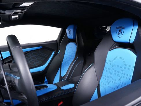 Used 2024 Lamborghini Revuelto AWD/4WD image 23