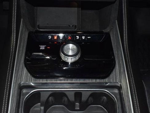 Certified 2024 Jeep Wagoneer Series II w/ Flexible Seating Group AWD/4WD image 21