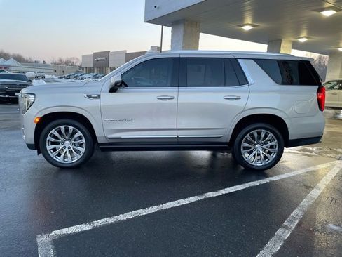 Used 2021 GMC Yukon Denali w/ Denali Premium Package image 8