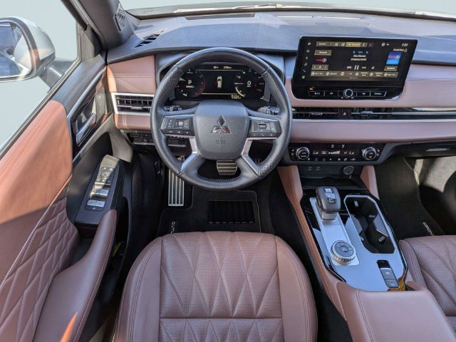 Used 2025 Mitsubishi Outlander SEL FWD image 14