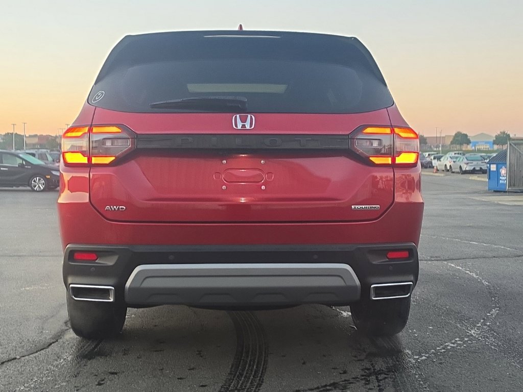 Used 2025 Honda Pilot Touring image 6