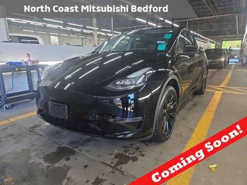 Used 2023 Tesla Model Y Long Range AWD/4WD image 1
