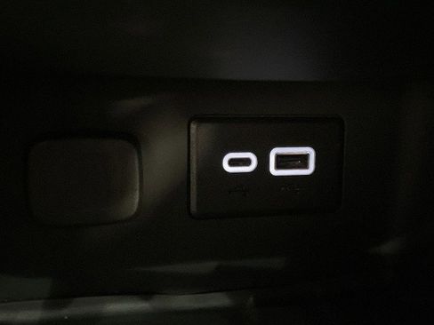 Used 2023 GMC Acadia SLE image 30