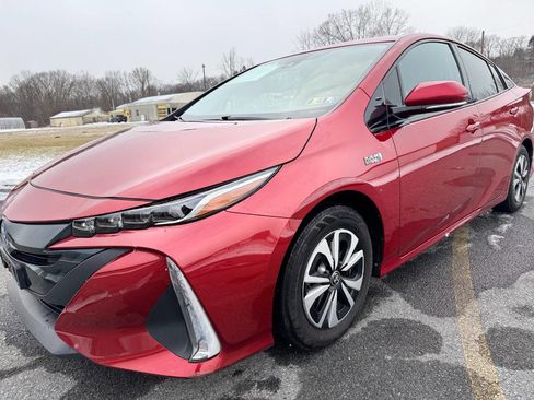 Used 2017 Toyota Prius Prime Plus image 4