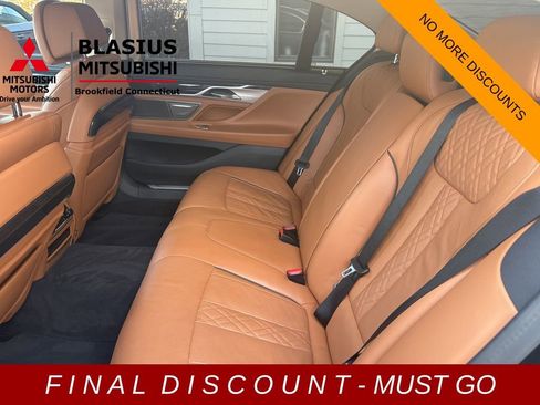 Used 2021 BMW 750i xDrive w/ Executive Package image 43