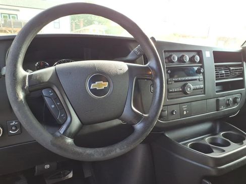 Used 2015 Chevrolet Express 2500 RWD image 17