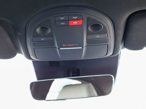 Used 2025 Genesis G70 2.5T image 18