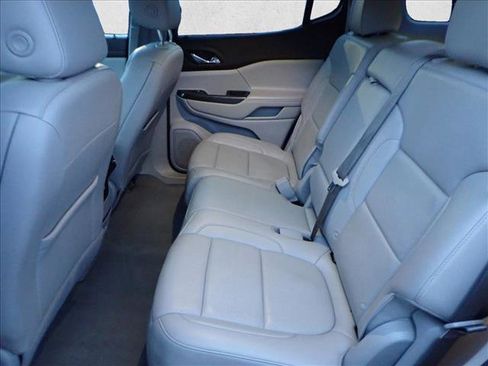 Used 2023 GMC Acadia SLT image 10