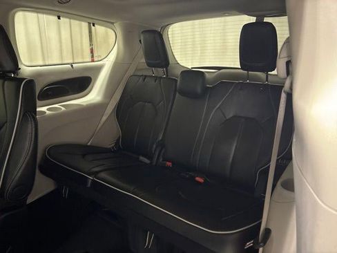 Used 2024 Chrysler Pacifica Limited image 28