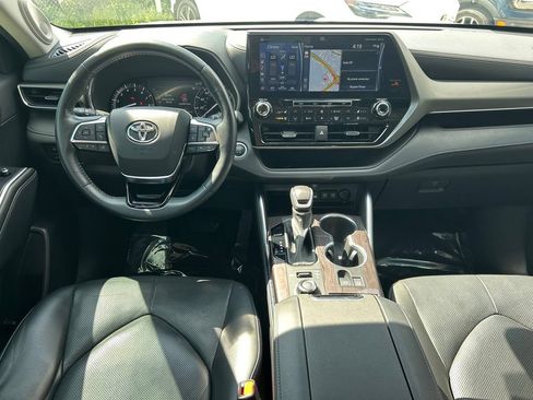 Used 2021 Toyota Highlander Limited AWD/4WD image 19