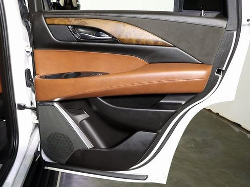 Used 2019 Cadillac Escalade Premium Luxury image 35