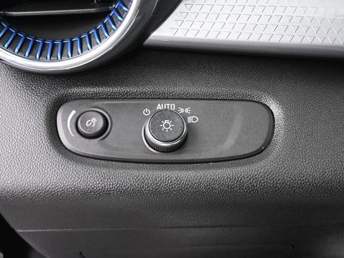 Used 2025 Chevrolet Trax LT w/ Driver Confidence Package FWD image 16