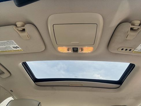 Used 2011 Lincoln MKZ image 20