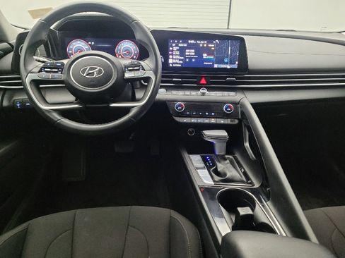 Used 2023 Hyundai Elantra SEL w/ Convenience Package image 22