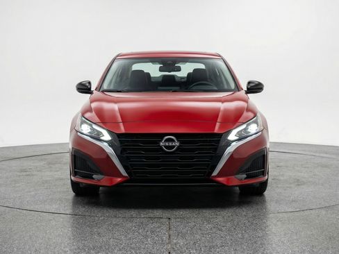 Used 2025 Nissan Altima 2.5 SV image 2