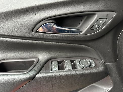 Used 2020 Chevrolet Equinox LT w/ LPO, Floor Liner Package image 11