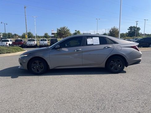 Used 2022 Hyundai Elantra SEL image 4