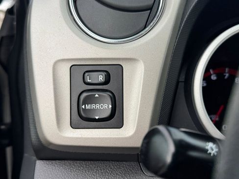 Used 2009 Pontiac Vibe w/ Preferred Package image 15