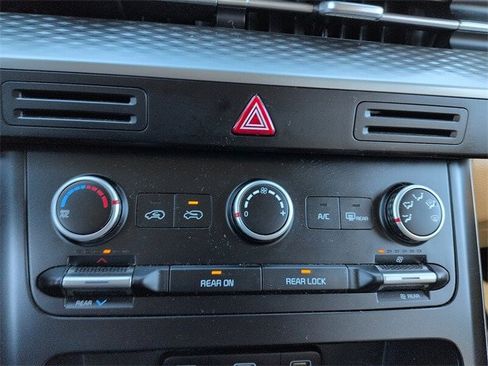 Used 2022 Kia Carnival LX image 22