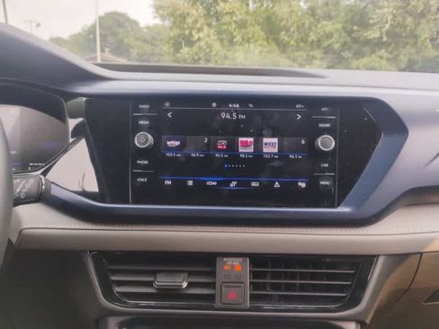 Used 2024 Volkswagen Taos SE FWD image 10