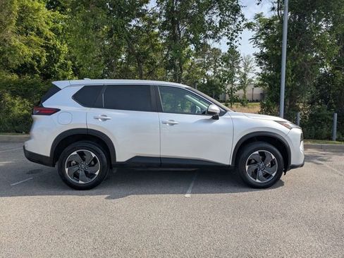 Used 2025 Nissan Rogue SV AWD/4WD image 2