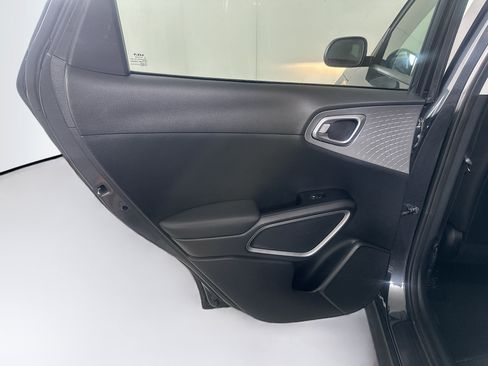 Used 2025 Kia Soul LX w/ LX Technology Package FWD image 25