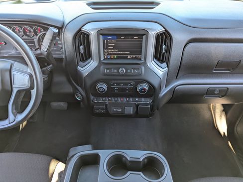 Used 2024 Chevrolet Silverado 2500 Custom w/ Custom Value Package image 17