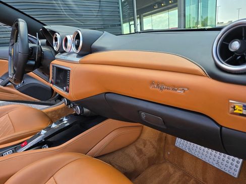 Used 2015 Ferrari California T RWD image 44