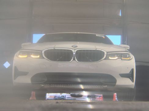 Used 2019 BMW 330i Sedan w/ Convenience Package RWD image 4