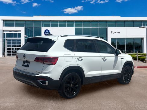 Used 2023 Volkswagen Taos SE w/ Panoramic Sunroof Package AWD/4WD image 5