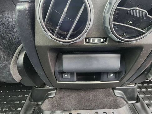 Used 2015 Land Rover LR4 HSE image 17