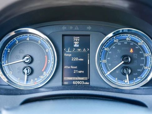 Used 2017 Toyota Corolla SE w/ SE Premium Package image 18