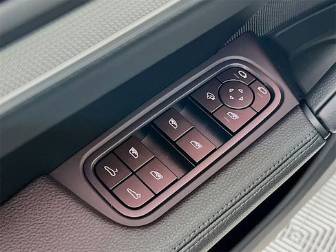 New 2026 Porsche Cayenne Base image 20