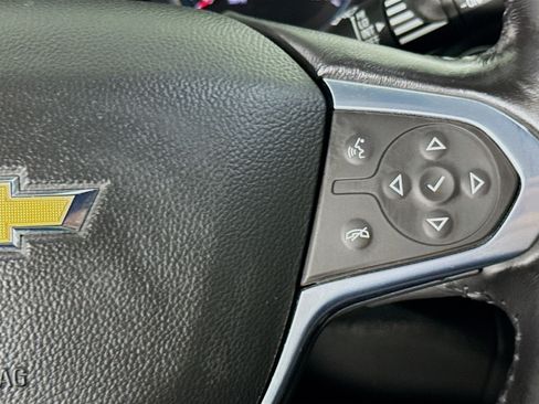 Used 2022 Chevrolet Traverse LT FWD image 13