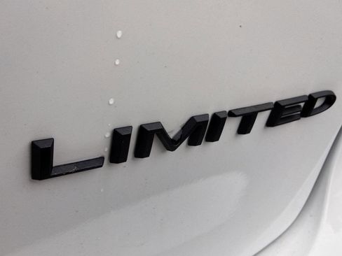 New 2026 Chrysler Pacifica Limited w/ S Appearance Package image 6