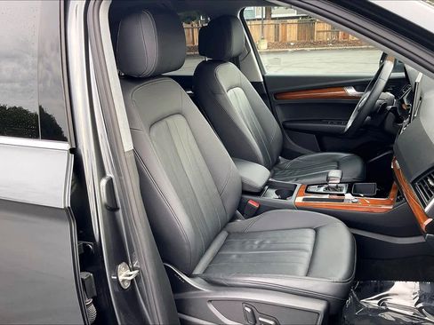 Used 2023 Audi Q5 2.0T Premium w/ Convenience Package image 10