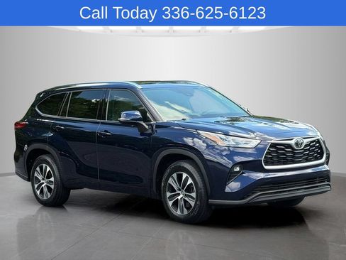 Used 2020 Toyota Highlander XLE FWD image 7
