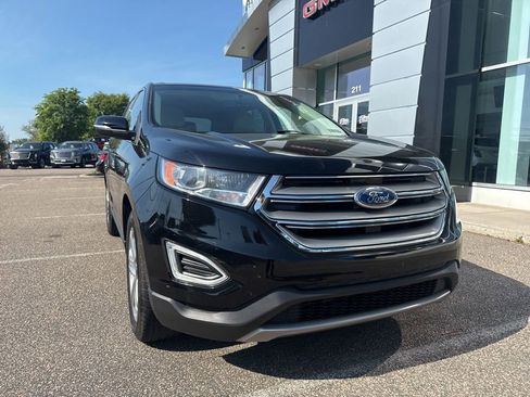 Used 2018 Ford Edge Titanium FWD image 2