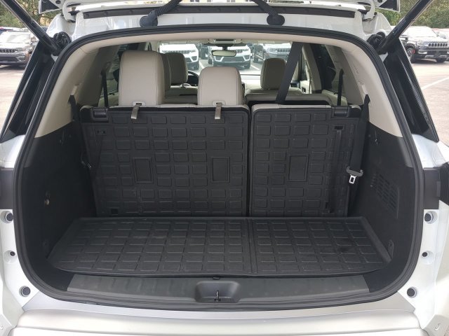 Used 2025 Nissan Pathfinder SL FWD image 14