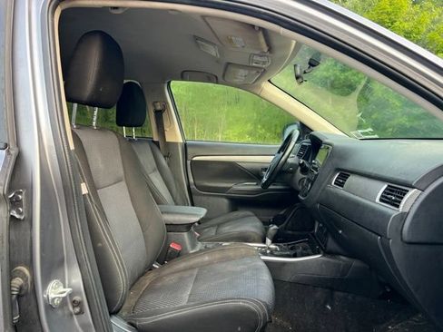 Used 2017 Mitsubishi Outlander SEL AWD/4WD image 15