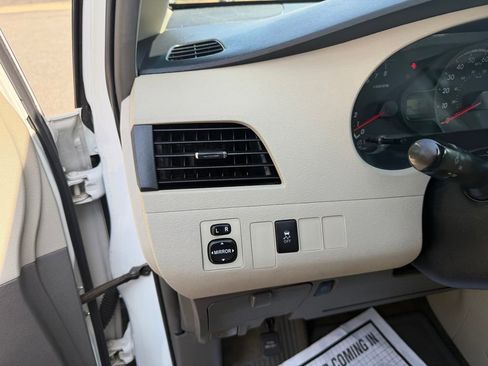 Used 2012 Toyota Sienna LE image 12