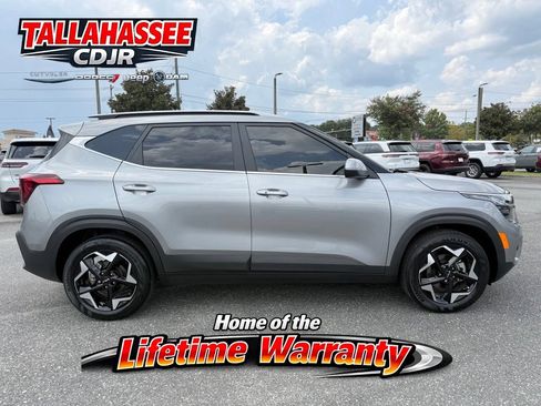 Used 2025 Kia Seltos EX w/ EX Sunroof Package FWD image 2