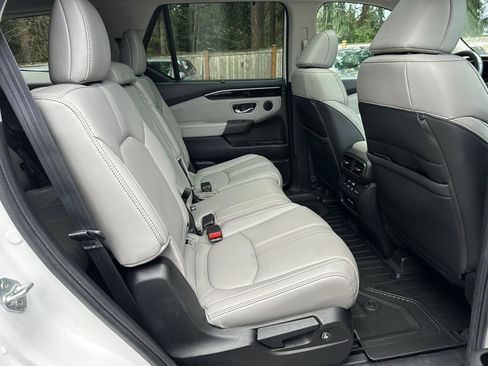 Used 2023 Honda Pilot Touring image 12