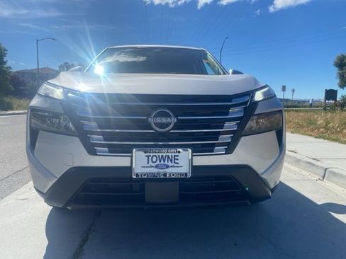 Used 2024 Nissan Rogue SV image 9