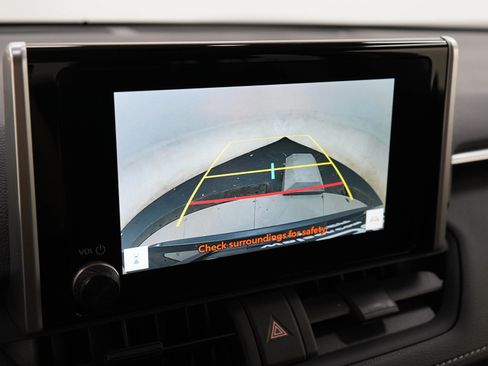 Used 2025 Toyota RAV4 XLE AWD/4WD image 21