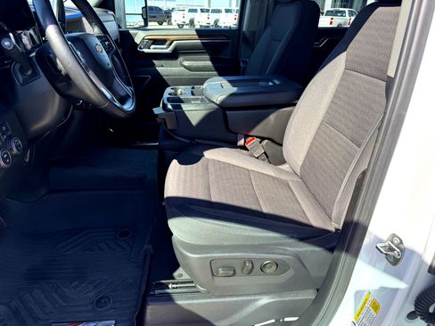 Used 2024 Chevrolet Silverado 2500 LT image 12
