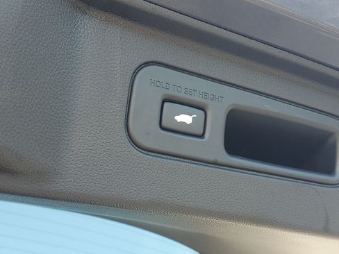 Used 2025 Honda Pilot EX-L image 10
